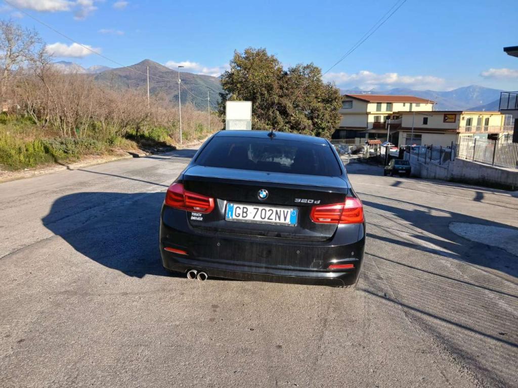 BMW SERIE 3 MODELLO 320D Foto 18