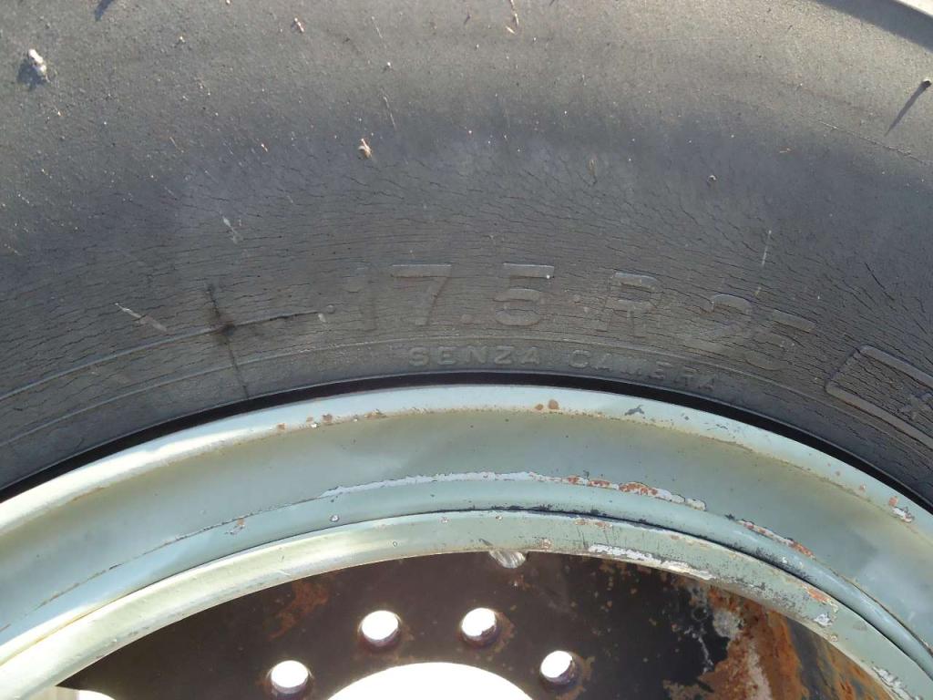 Pneumatico con Cerchio per MISURA 17.5 R25 Foto 5