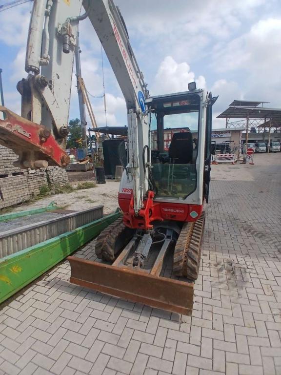 Takeuchi TB230 Foto 1