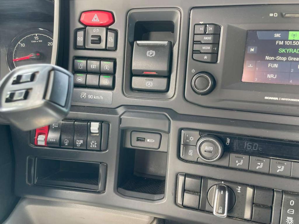 Scania P450 A4X2NA Foto 17