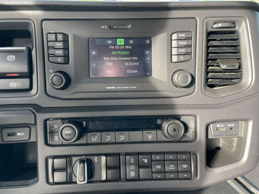 Scania P450 A4X2NA Foto 18