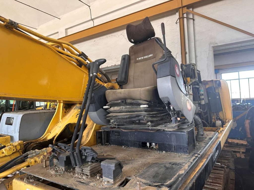 New Holland E215B Foto 16