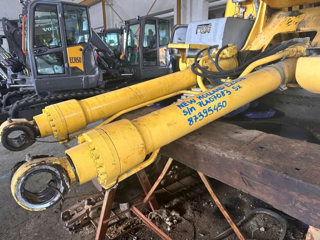 New Holland E215B Foto 9
