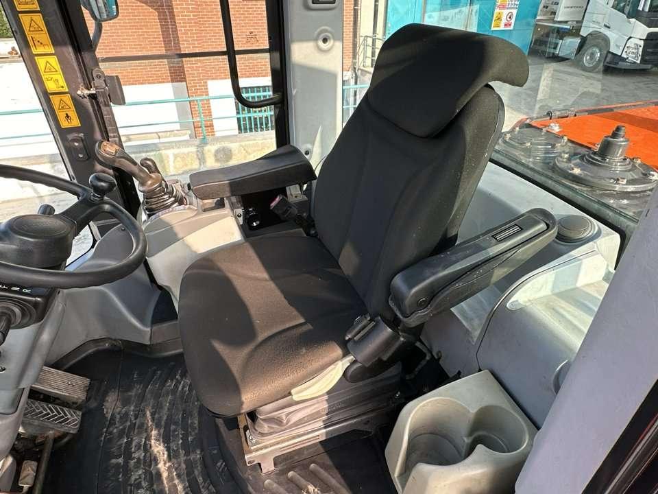 Hitachi ZW180-5B Foto 11