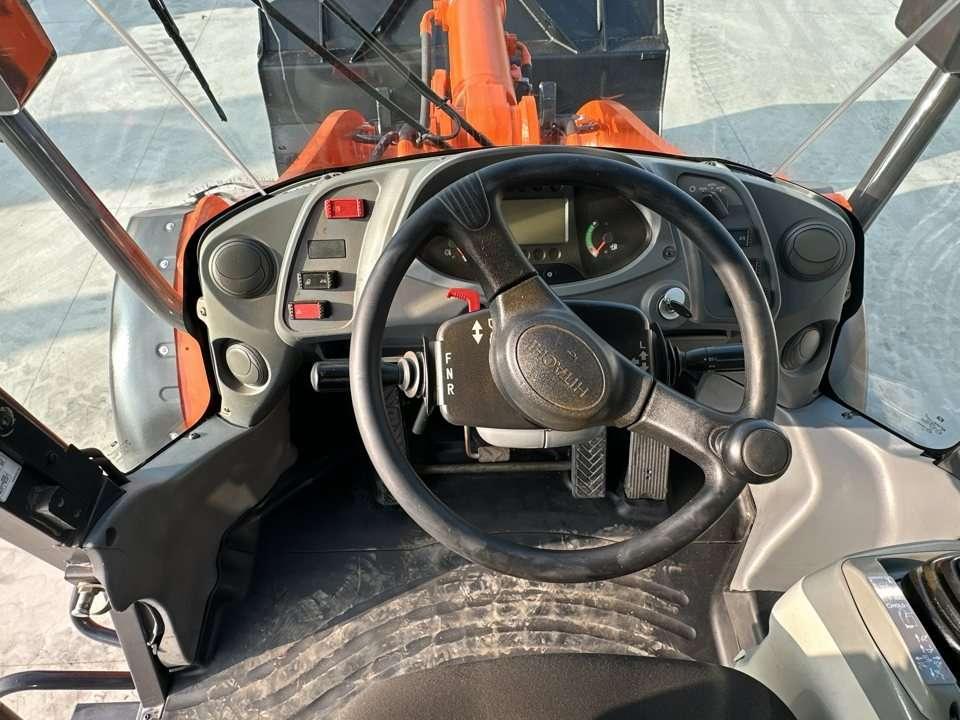 Hitachi ZW180-5B Foto 15