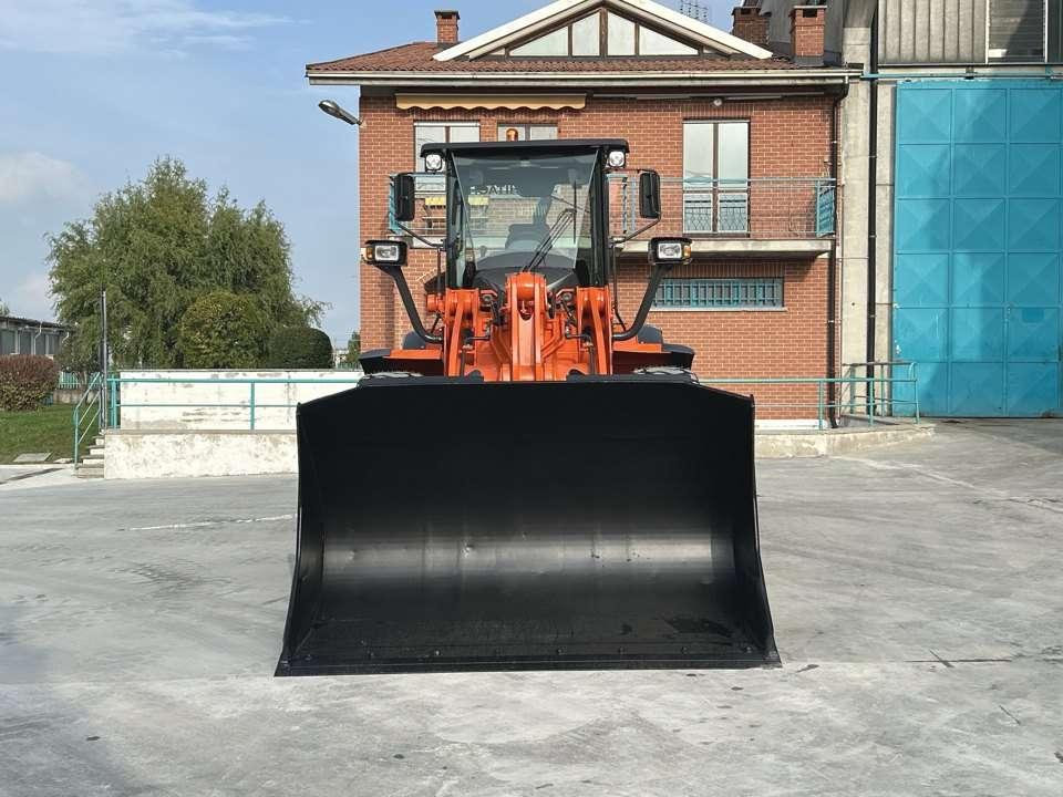Hitachi ZW180-5B Foto 17
