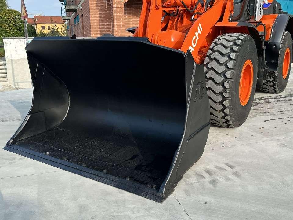 Hitachi ZW180-5B Foto 6