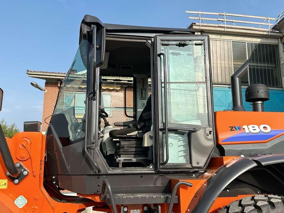 Hitachi ZW180-5B Foto 9