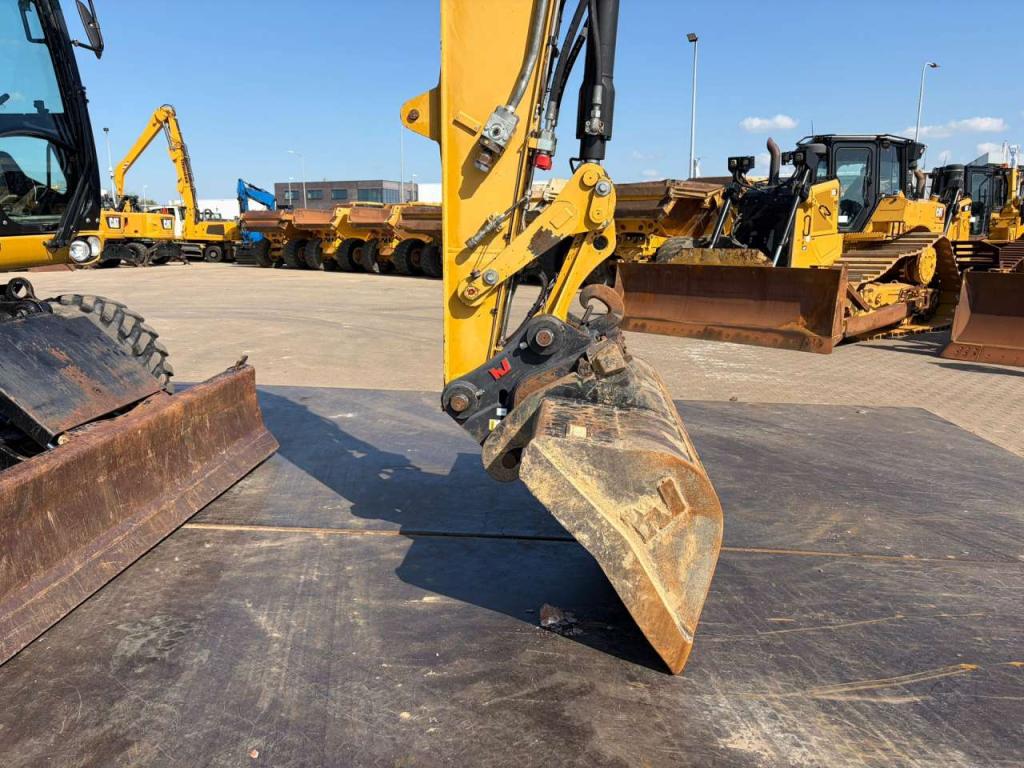 Caterpillar M313D VA - Outriggers + Blade Foto 13