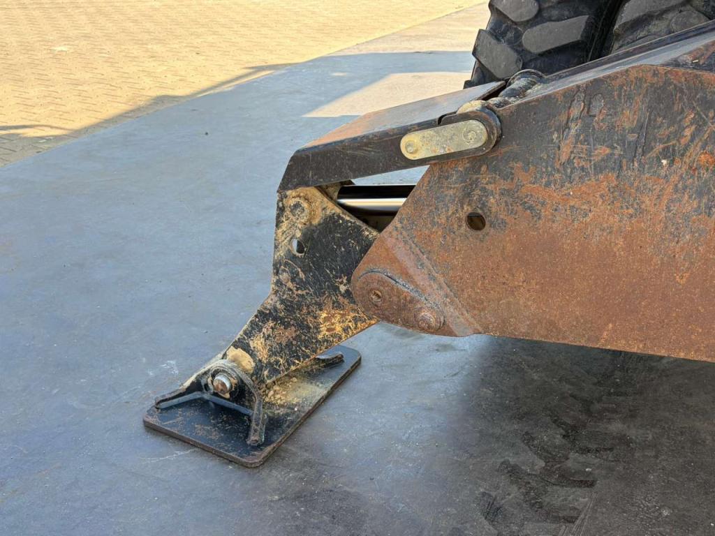 Caterpillar M313D VA - Outriggers + Blade Foto 16