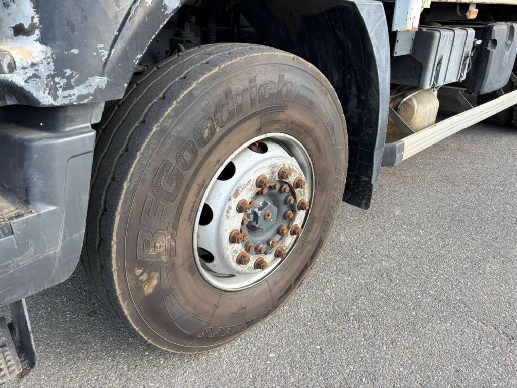 Iveco 330 6x4 Foto 8