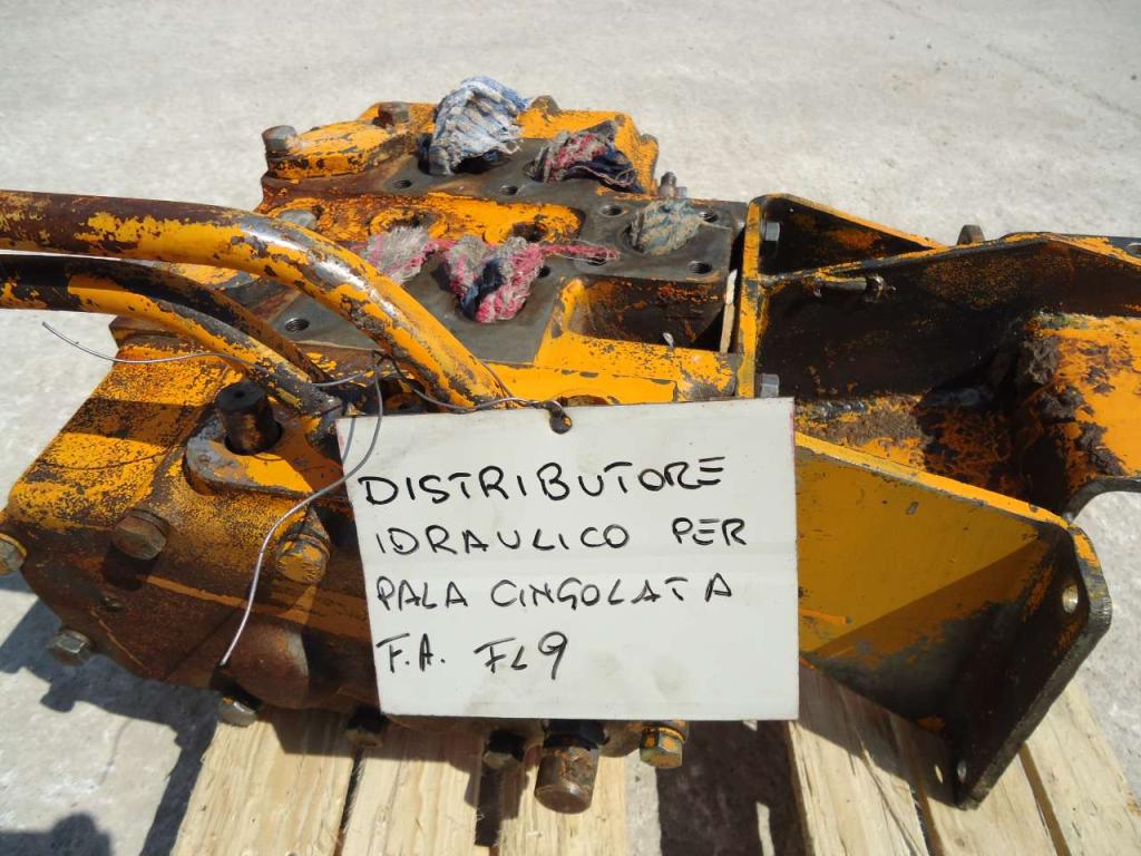 Distributore idraulico per Fiat Allis FL9 Foto 2