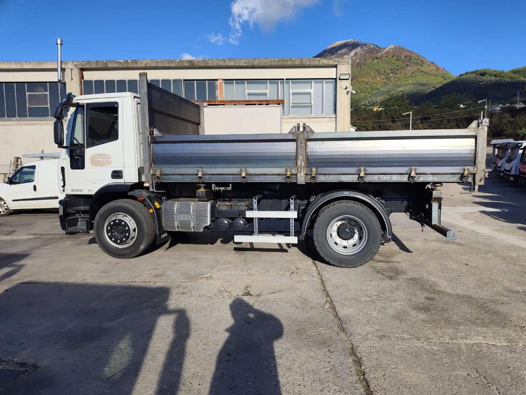 Iveco EUROCARGO 180E32 Foto 2