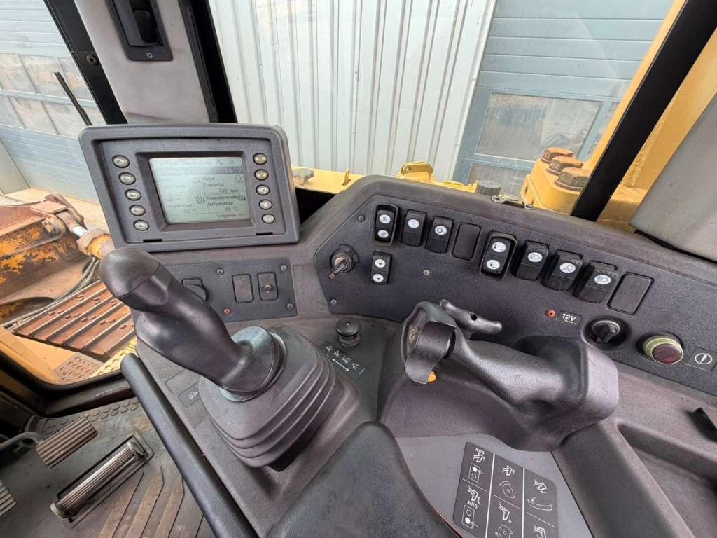 Caterpillar D8T Foto 21