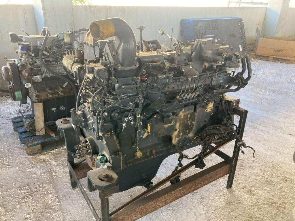 Komatsu SAAA6D125E-5 Foto 1