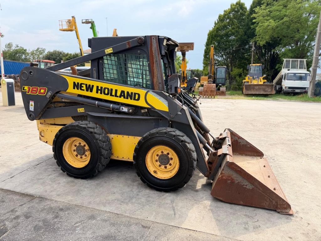 New Holland LS180 Foto 4