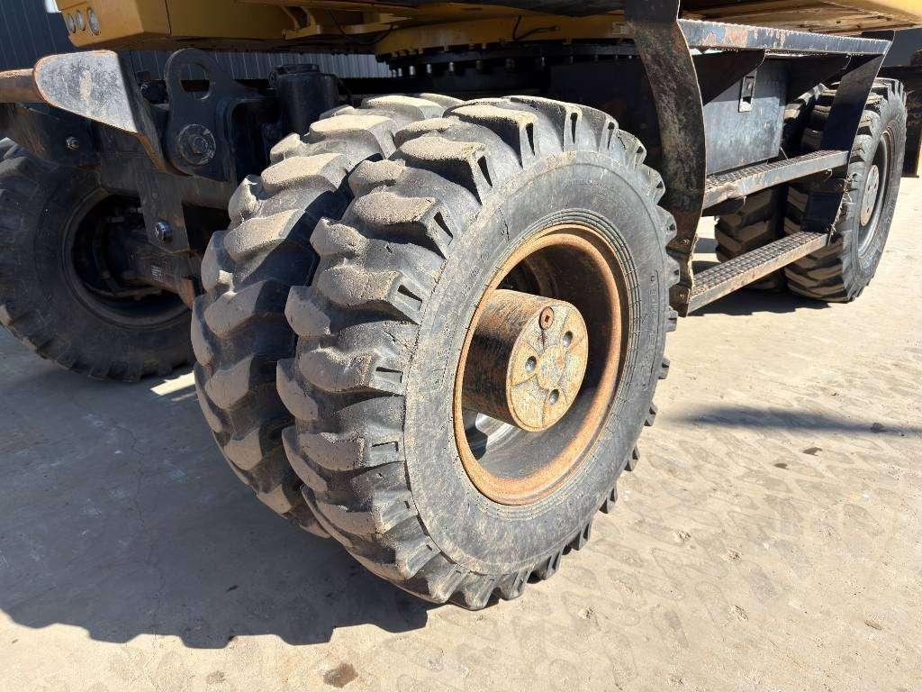 Caterpillar M320F Foto 2