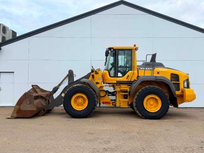 Volvo L110H - Weight System / Backup Camera