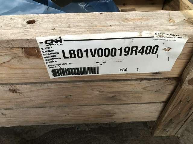 LB01V00019R400 Pistone / Cilindro idraulico per New Holland E305C Foto 1