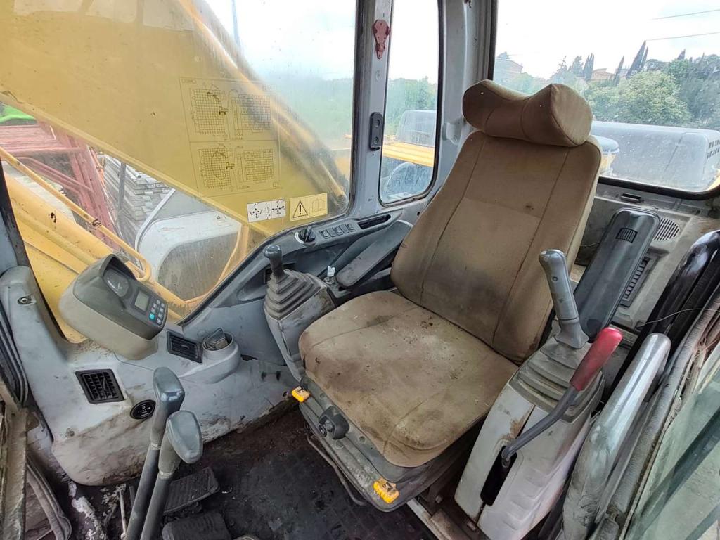 New Holland E245 Foto 6