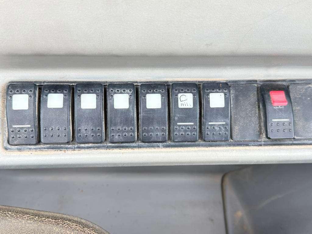 Caterpillar TH460B - 15m Reach / 4 Wheel Steering Foto 14