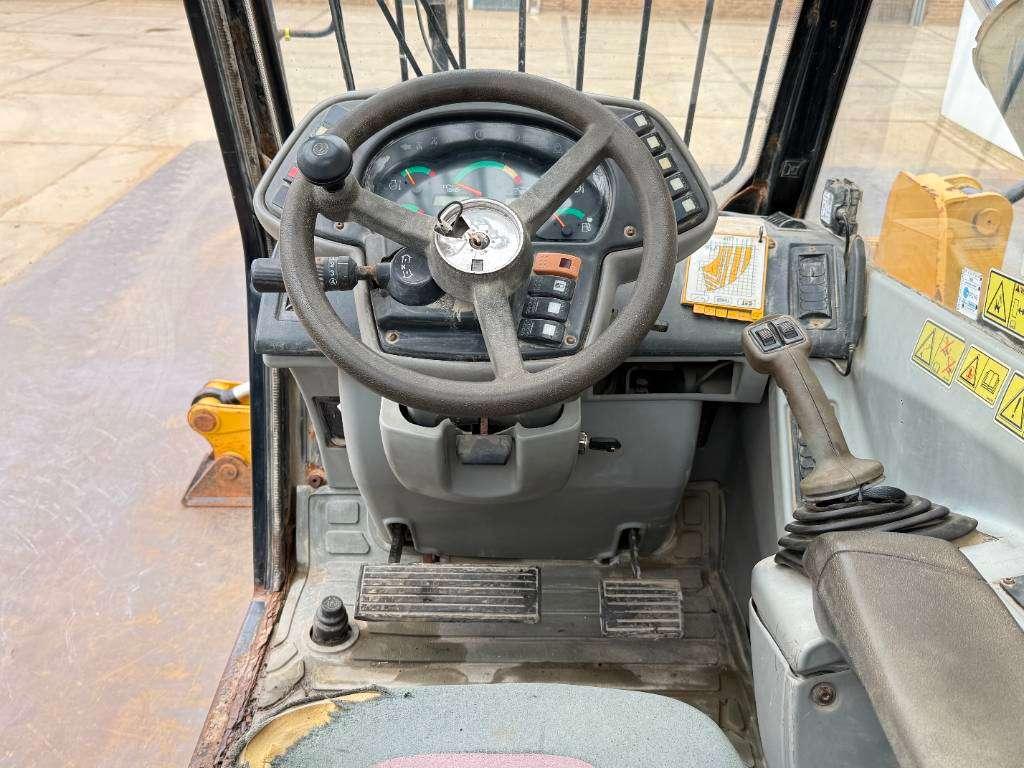 Caterpillar TH460B - 15m Reach / 4 Wheel Steering Foto 9