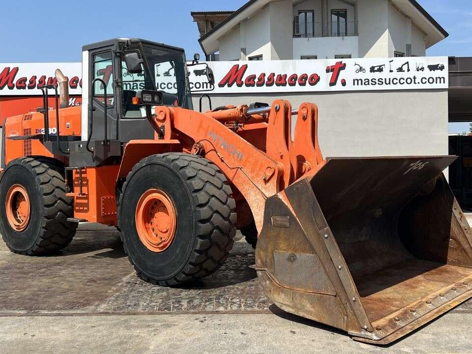 Hitachi ZW330 Foto 11
