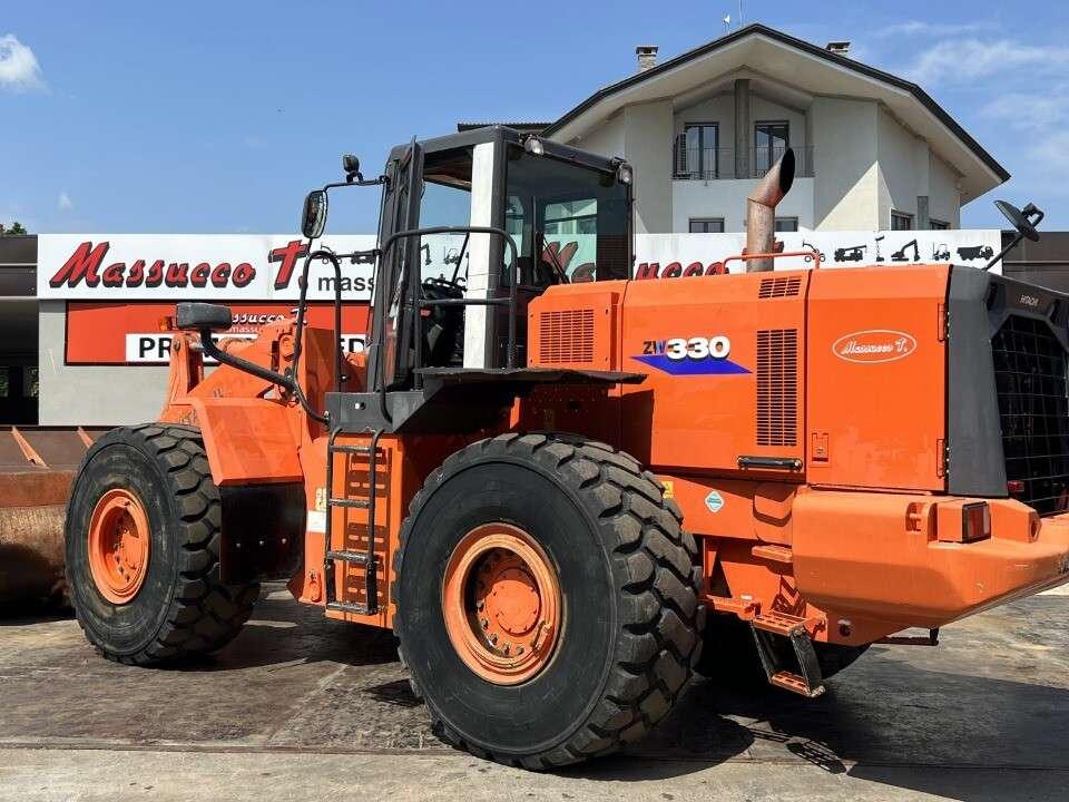 Hitachi ZW330 Foto 3
