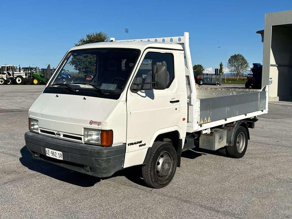 Nissan Trade 100 4x2 Foto 1