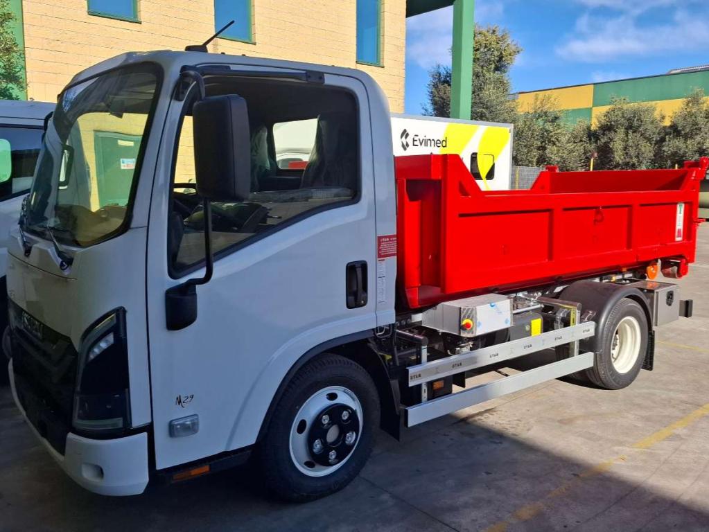 Isuzu M 29 Foto 1