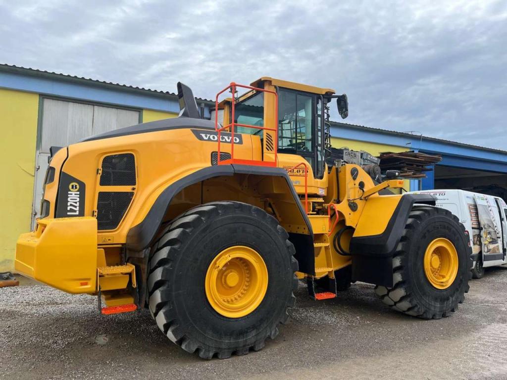 Volvo L220H Foto 1
