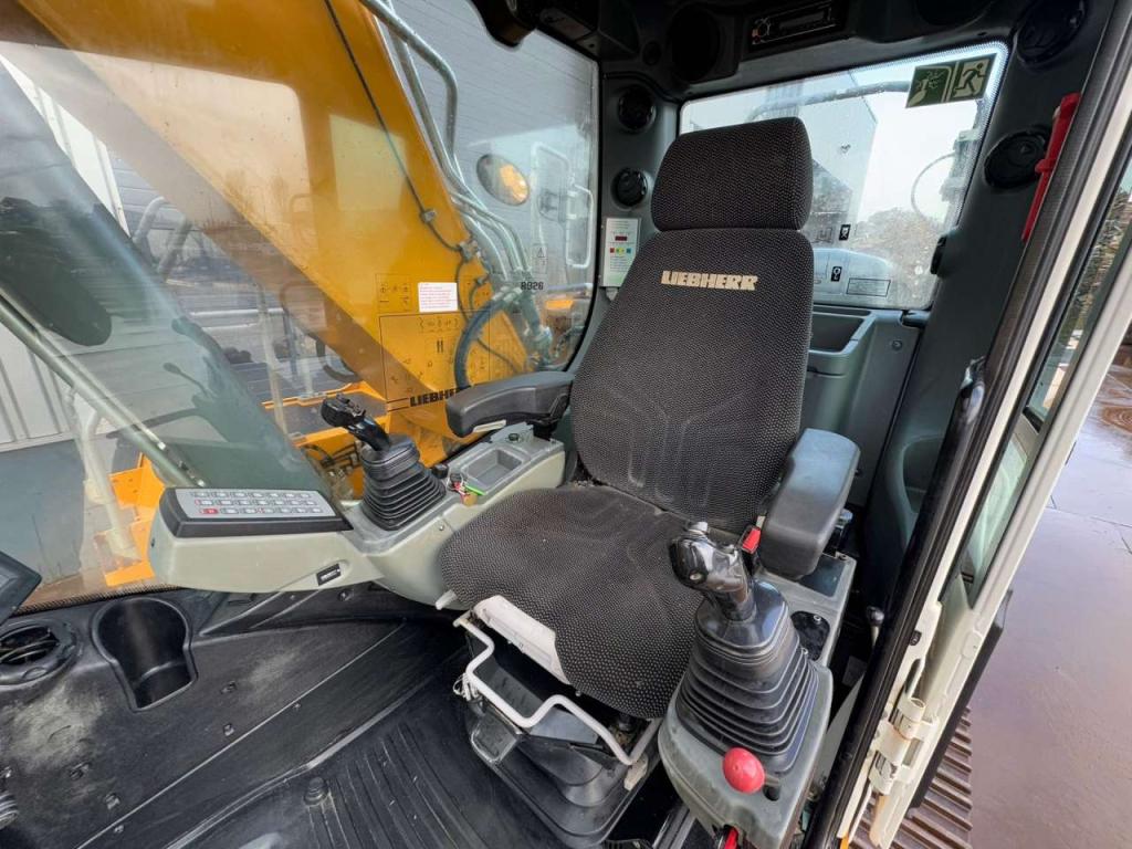 Liebherr R926 LC Foto 8