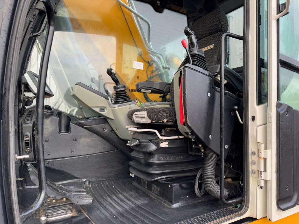 Liebherr R926 LC Foto 9