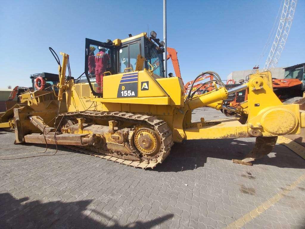 Komatsu D155A-6R (4pcs available for sale in Abu Dhabi) Foto 11