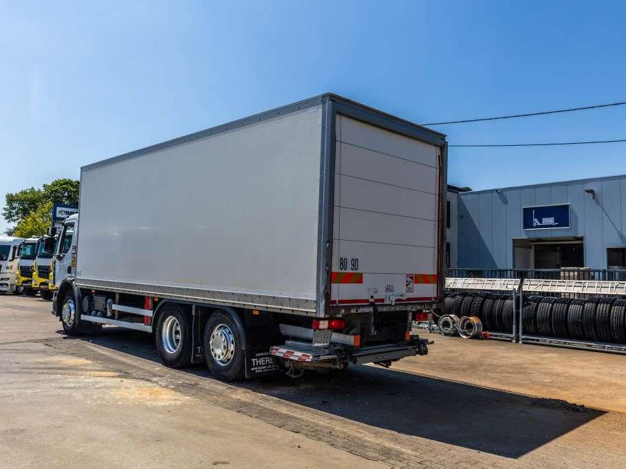Renault D26.320-6x2+DHOLLANDIA 2T. Foto 3