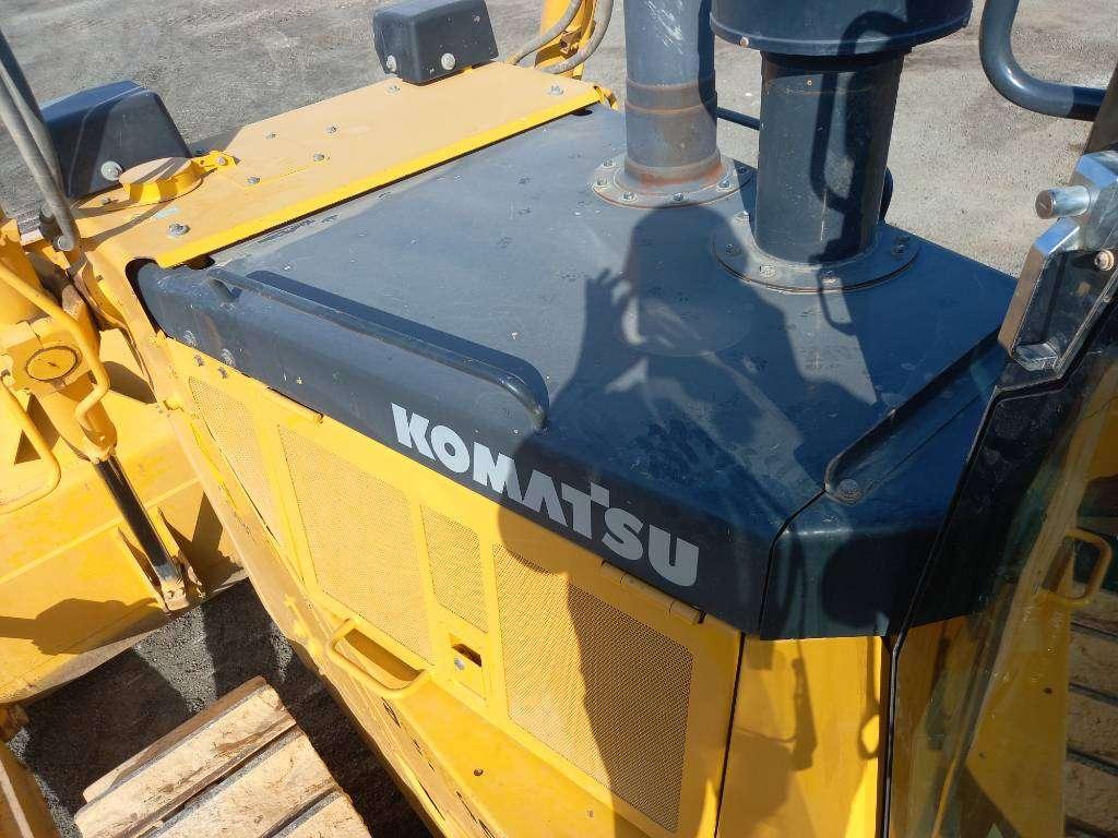 Komatsu D155A-6R (4pcs available for sale in Abu Dhabi) Foto 13