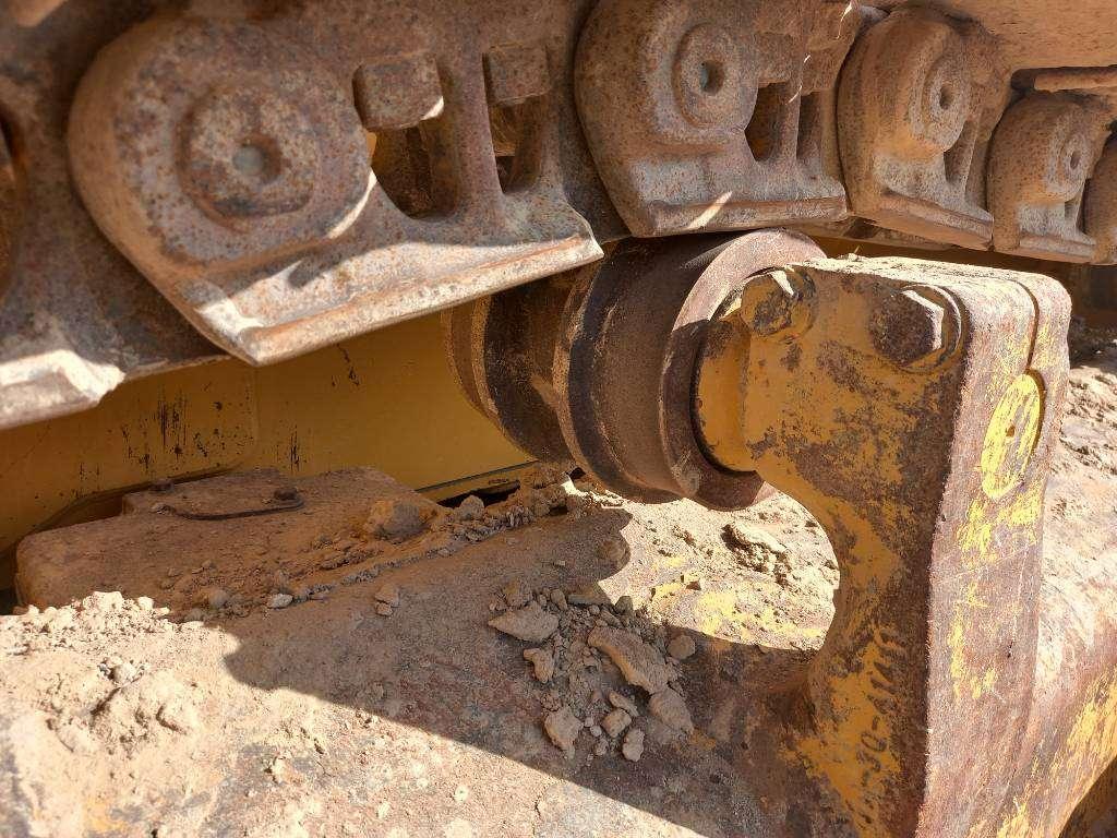 Komatsu D155A-6R (4pcs available for sale in Abu Dhabi) Foto 23