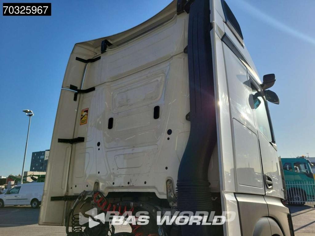 Mercedes-Benz Actros 1845 4X2 BigSpace Retarder 2x Tanks Standklima Navi Foto 11
