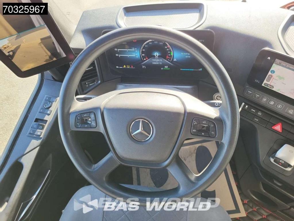 Mercedes-Benz Actros 1845 4X2 BigSpace Retarder 2x Tanks Standklima Navi Foto 24