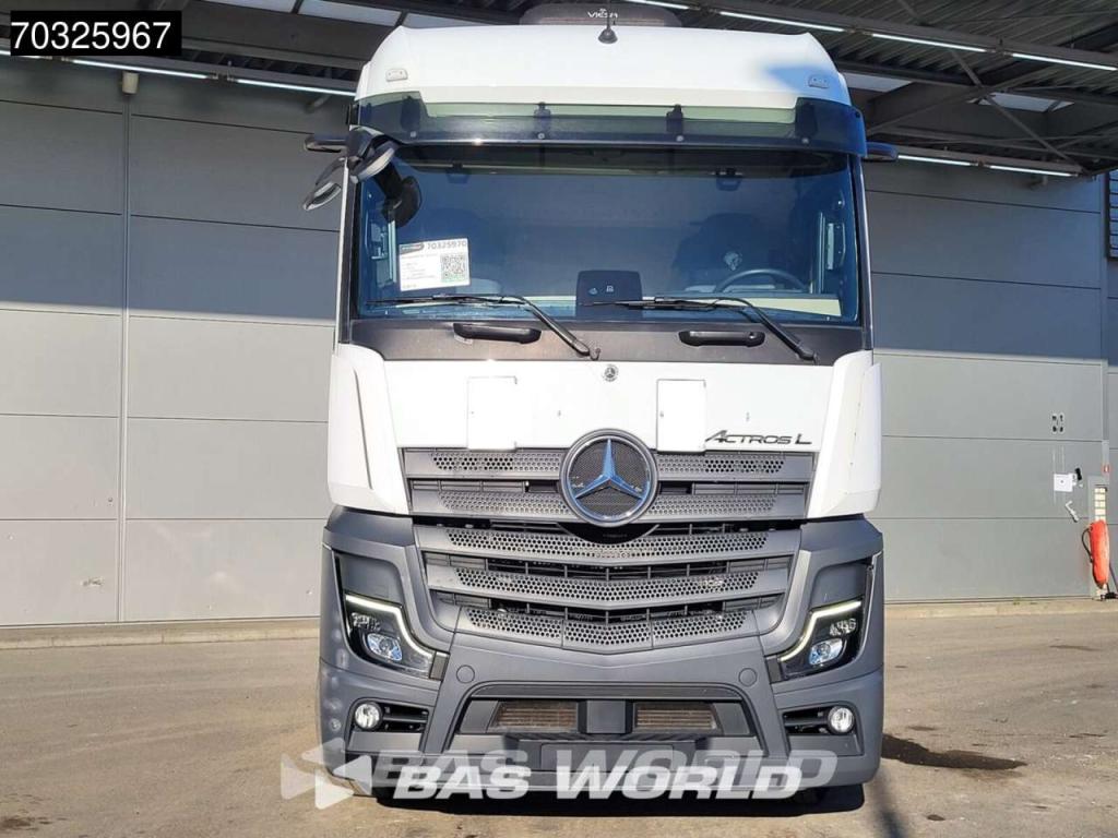 Mercedes-Benz Actros 1845 4X2 BigSpace Retarder 2x Tanks Standklima Navi Foto 3
