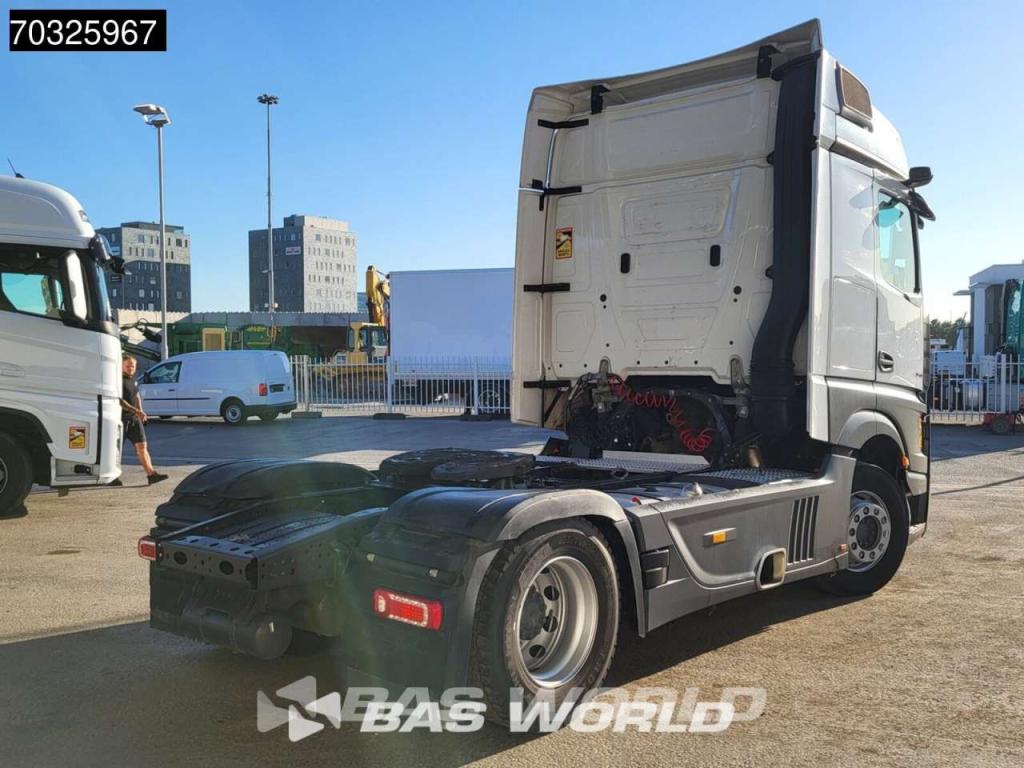Mercedes-Benz Actros 1845 4X2 BigSpace Retarder 2x Tanks Standklima Navi Foto 9