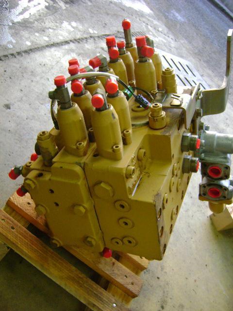 Distributore idraulico per Caterpillar 315C Foto 3