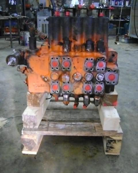Distributore idraulico per Fiat Hitachi FH 200.3 Foto 2
