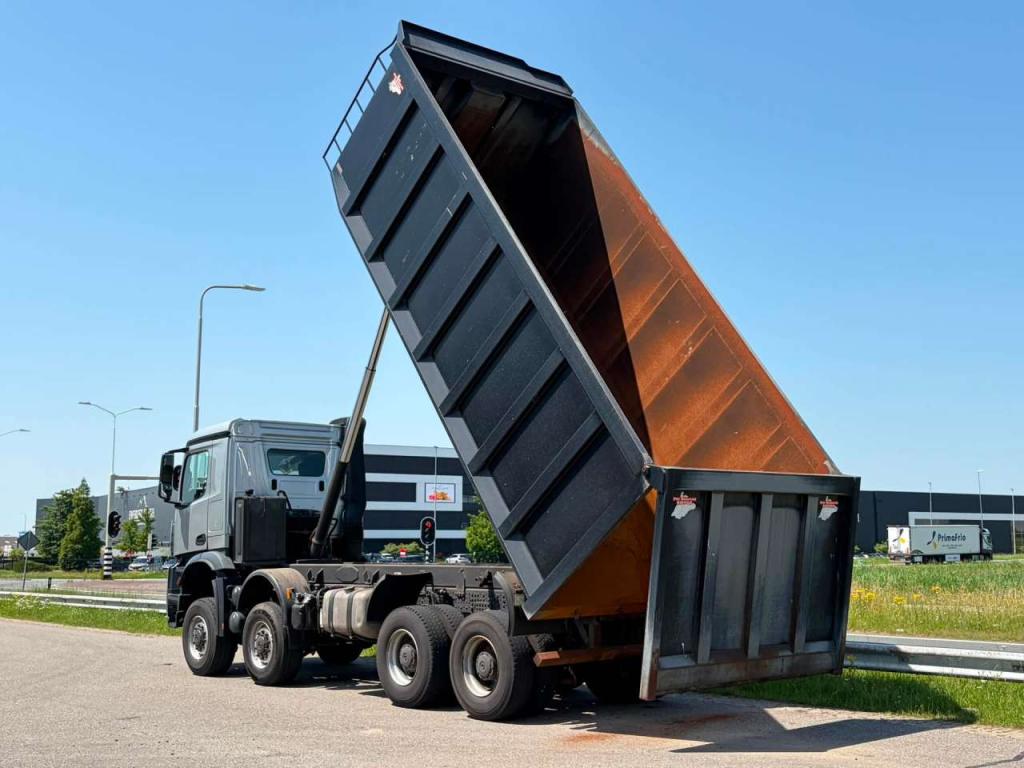 Mercedes-Benz Arocs 4848 8x8 tipper Foto 13