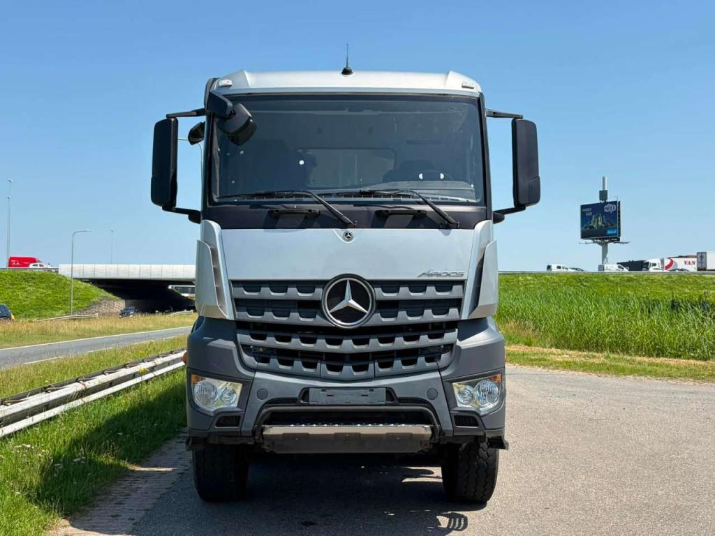 Mercedes-Benz Arocs 4848 8x8 tipper Foto 8