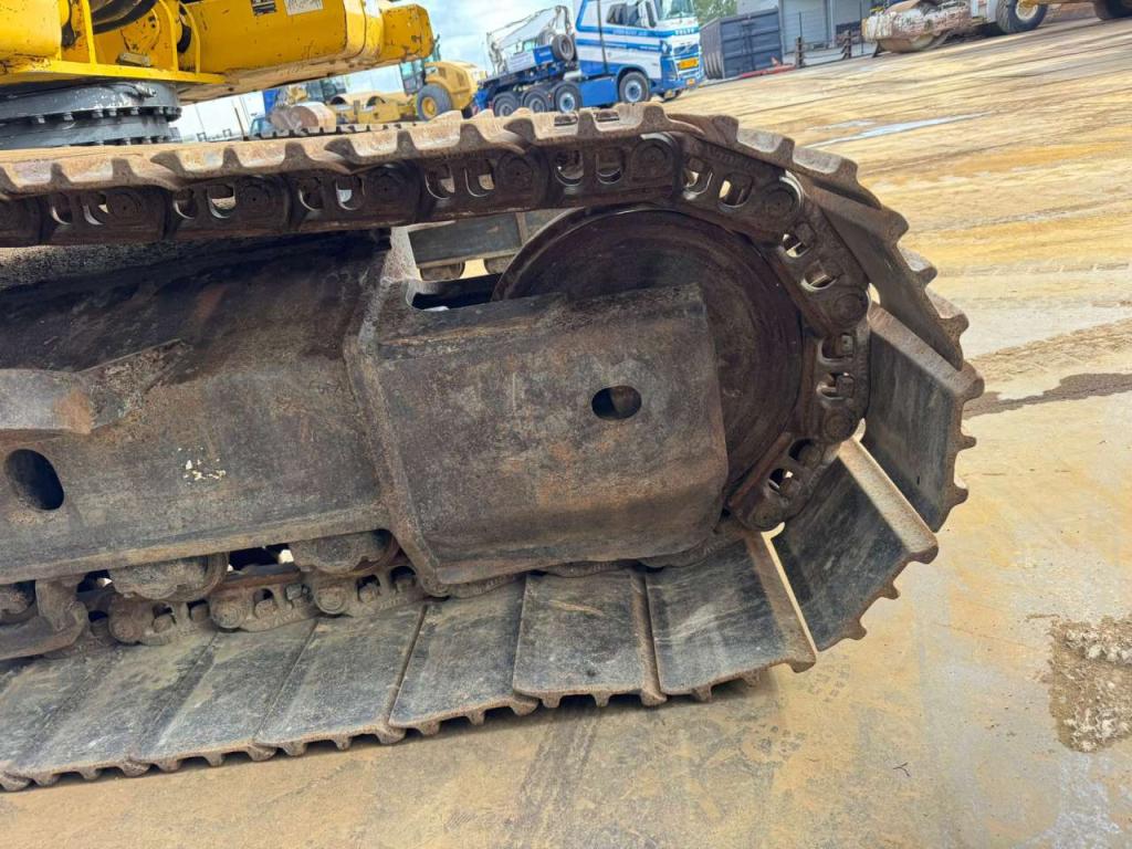 Komatsu PC240LC-10 Foto 16