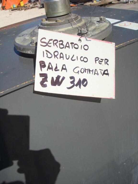 Serbatoio olio idraulico per PALA GOMMATA ZW310 Foto 5