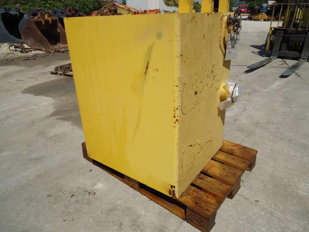 Serbatoio gasolio per New Holland 385B Foto 4