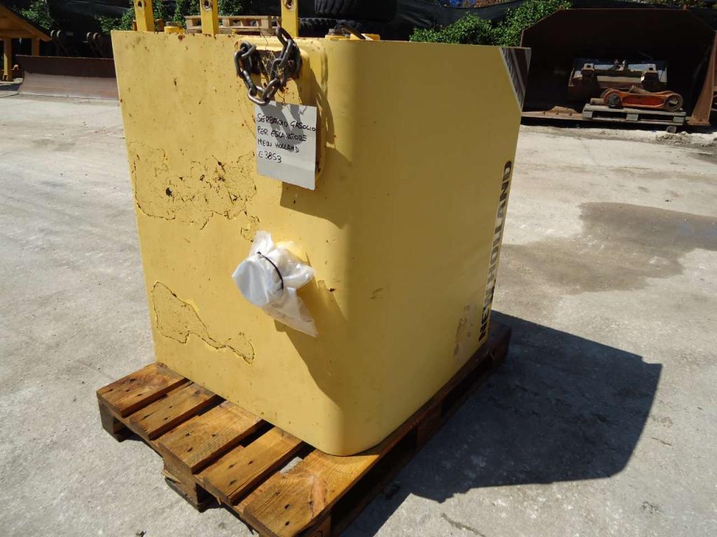Serbatoio gasolio per New Holland 385B Foto 5