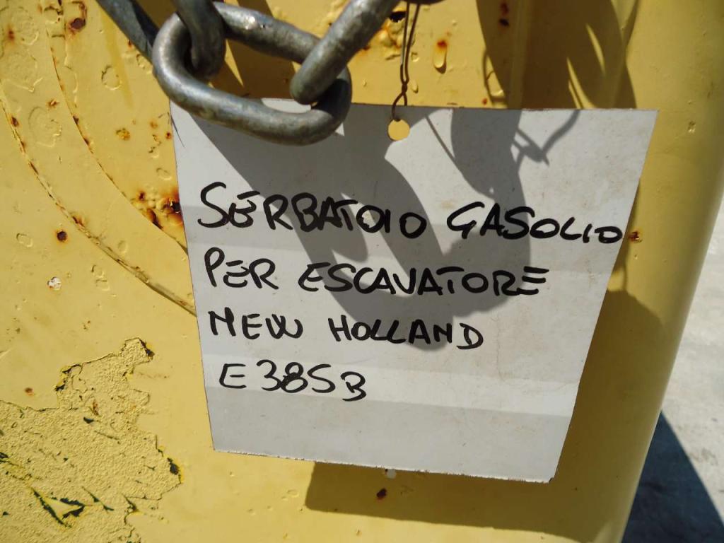 Serbatoio gasolio per New Holland 385B Foto 6